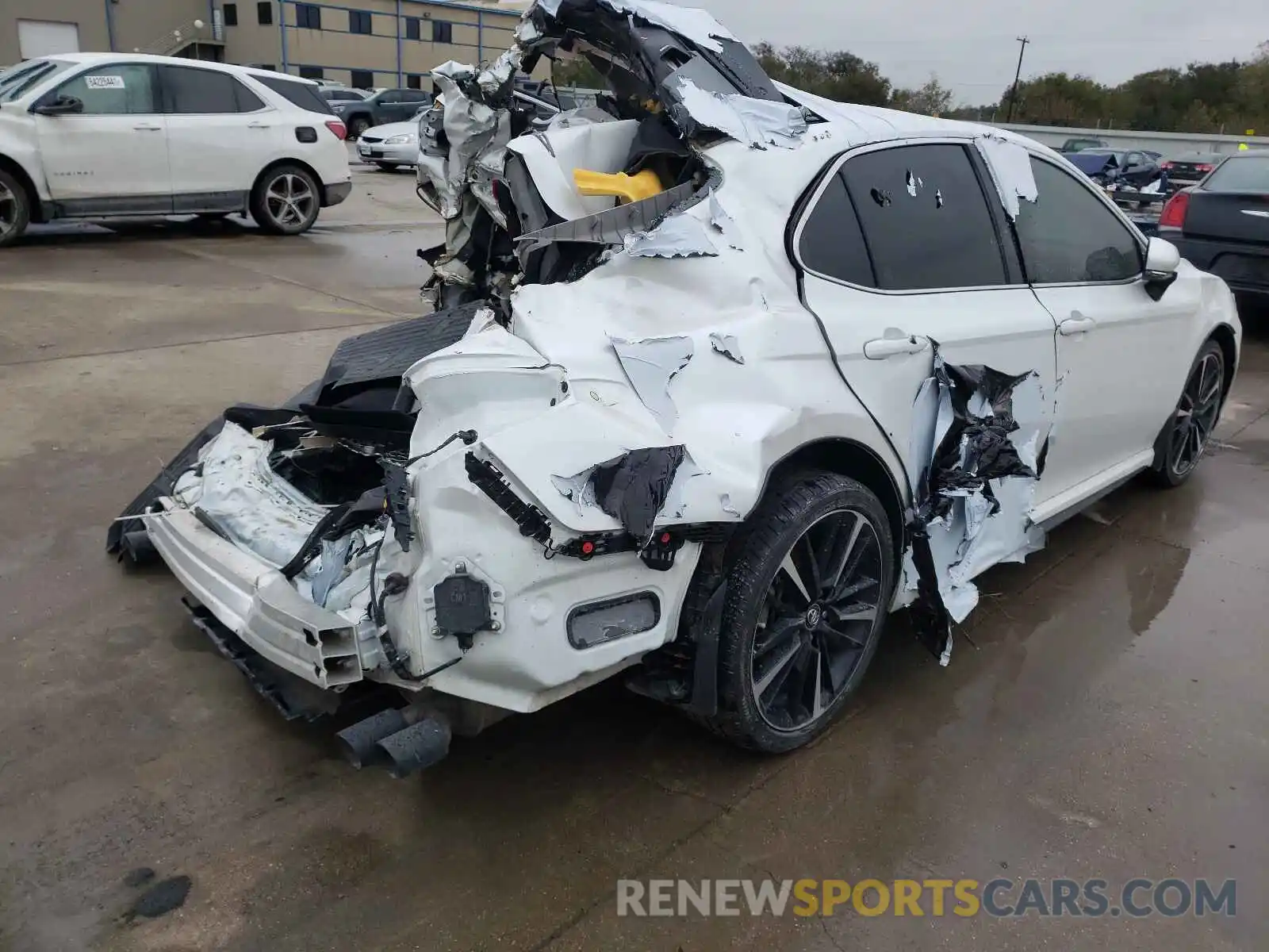 4 Photograph of a damaged car 4T1B61HK5KU814087 TOYOTA CAMRY 2019