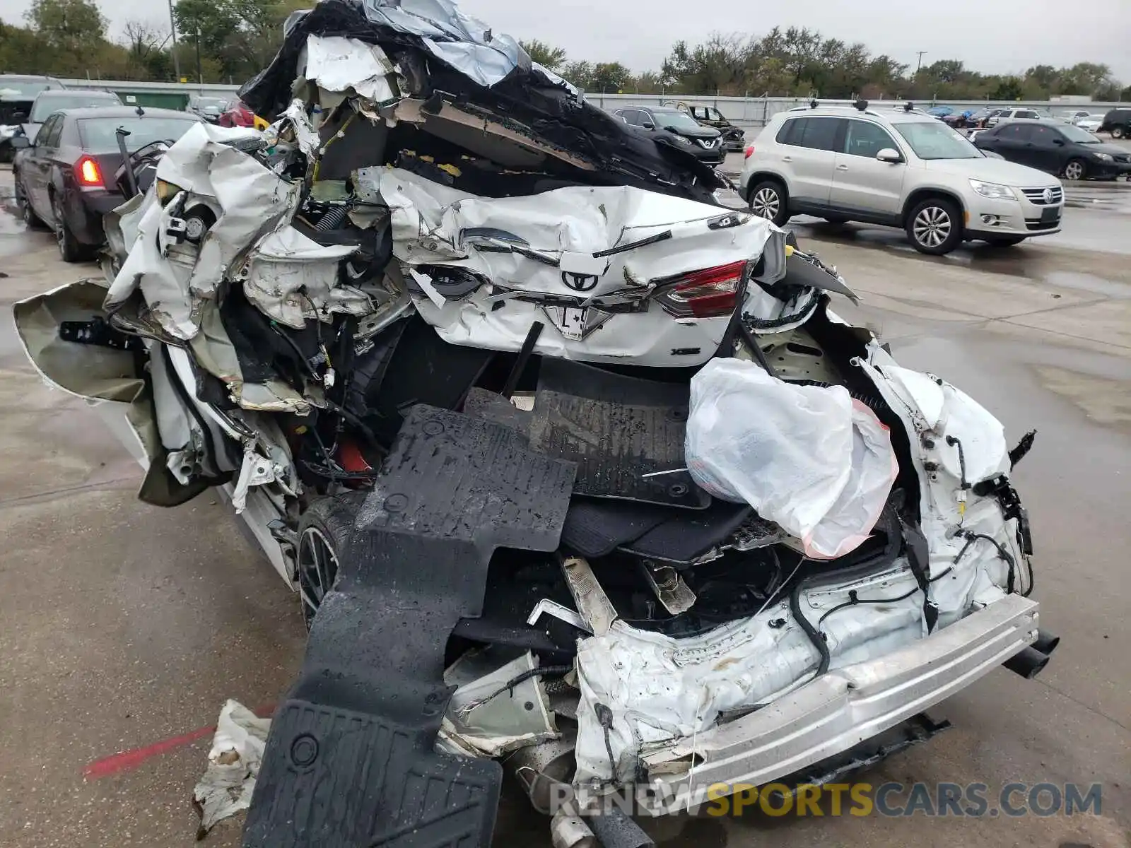 9 Photograph of a damaged car 4T1B61HK5KU814087 TOYOTA CAMRY 2019