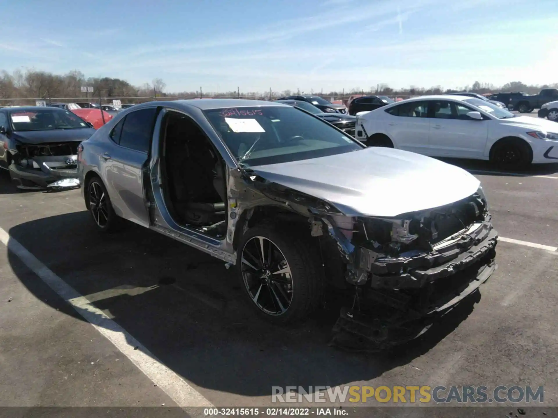 1 Photograph of a damaged car 4T1B61HK5KU821234 TOYOTA CAMRY 2019