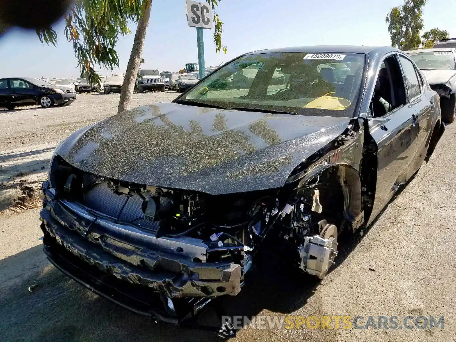 2 Photograph of a damaged car 4T1B61HK5KU827440 TOYOTA CAMRY 2019