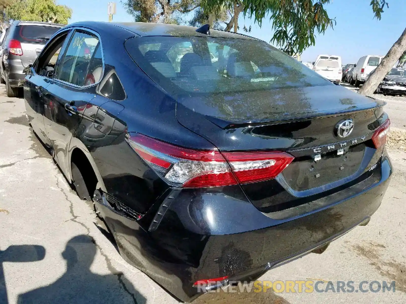 3 Photograph of a damaged car 4T1B61HK5KU827440 TOYOTA CAMRY 2019