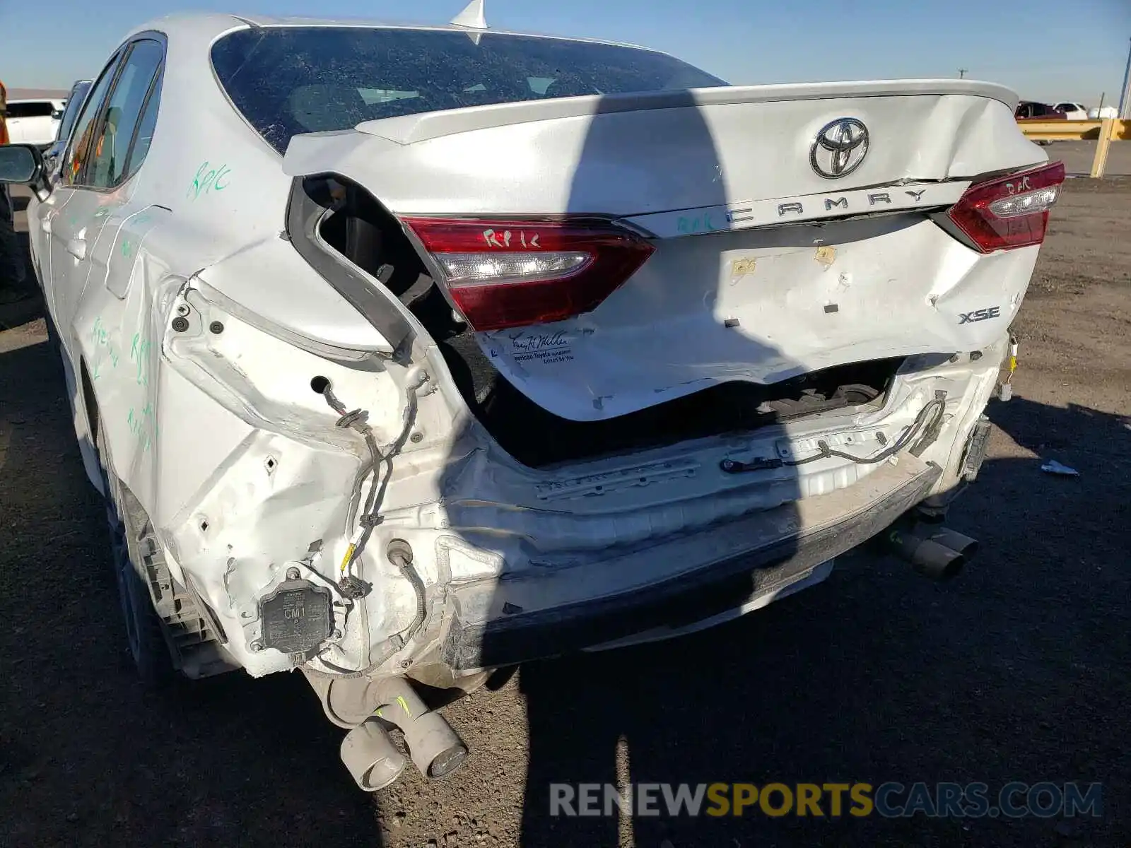 9 Photograph of a damaged car 4T1B61HK5KU828555 TOYOTA CAMRY 2019