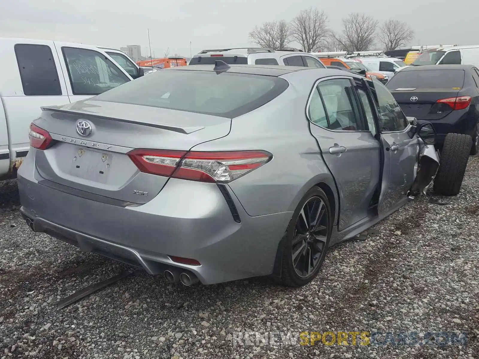 4 Photograph of a damaged car 4T1B61HK5KU830838 TOYOTA CAMRY 2019