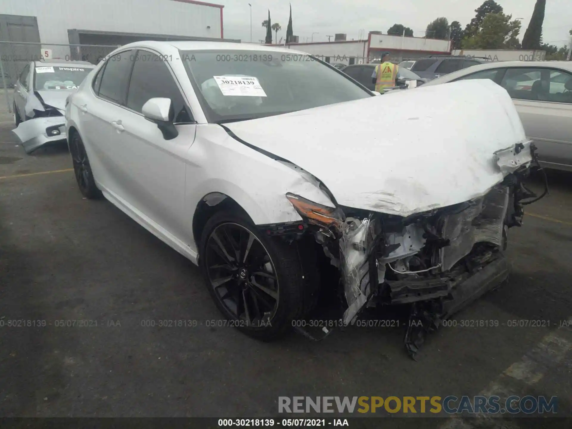 1 Photograph of a damaged car 4T1B61HK5KU832850 TOYOTA CAMRY 2019