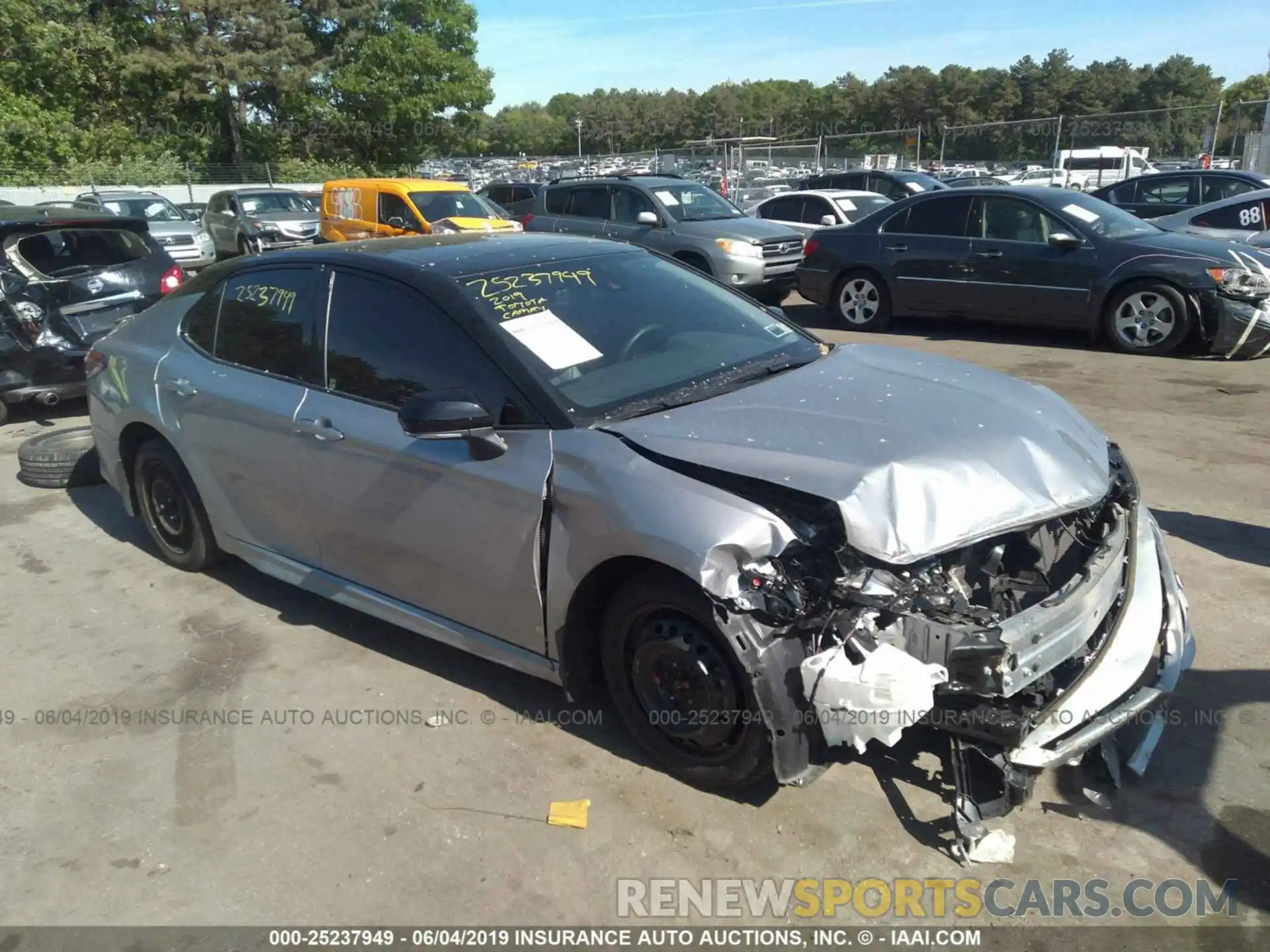 1 Photograph of a damaged car 4T1B61HK6KU163259 TOYOTA CAMRY 2019