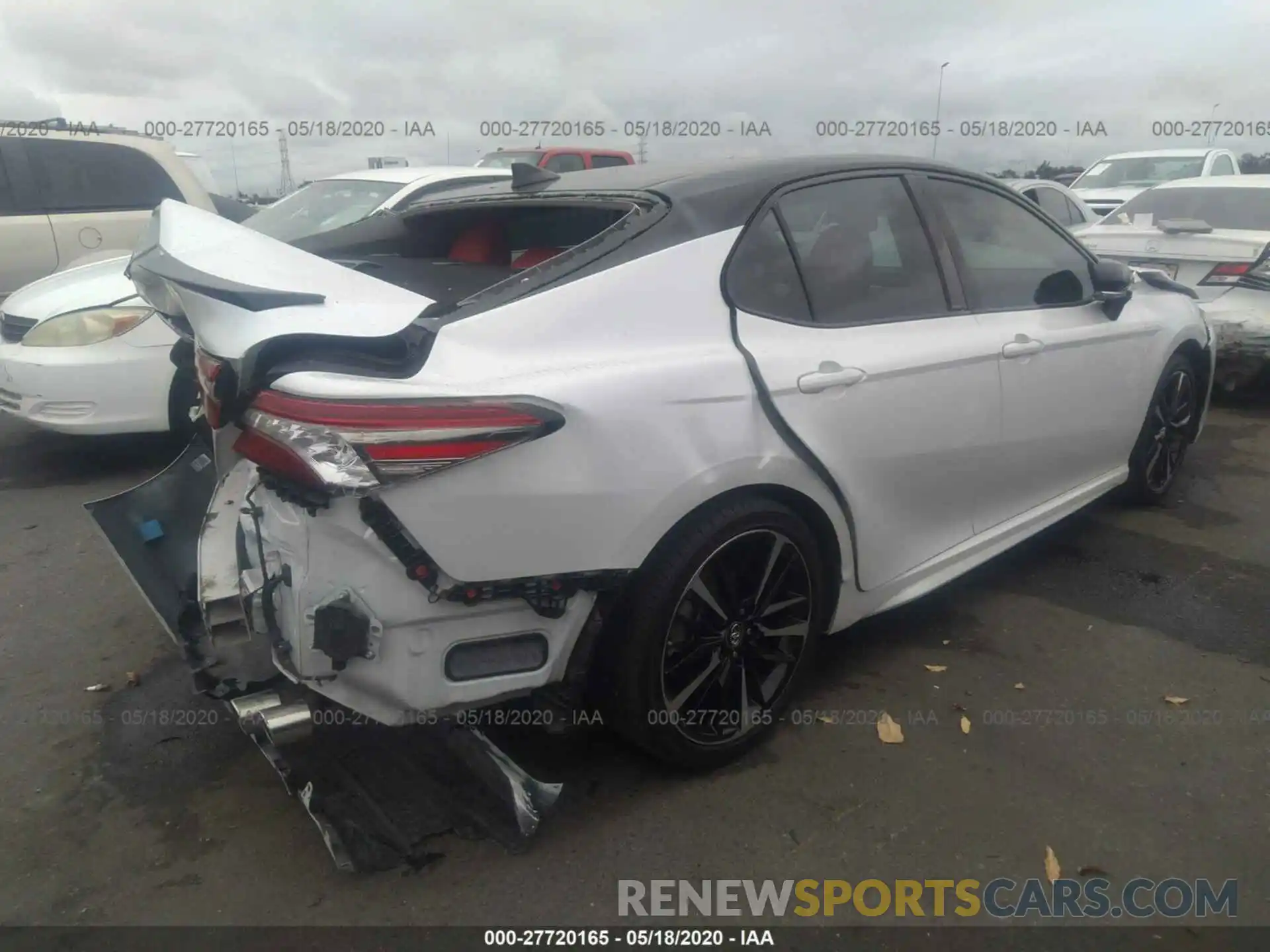 4 Photograph of a damaged car 4T1B61HK6KU173516 TOYOTA CAMRY 2019