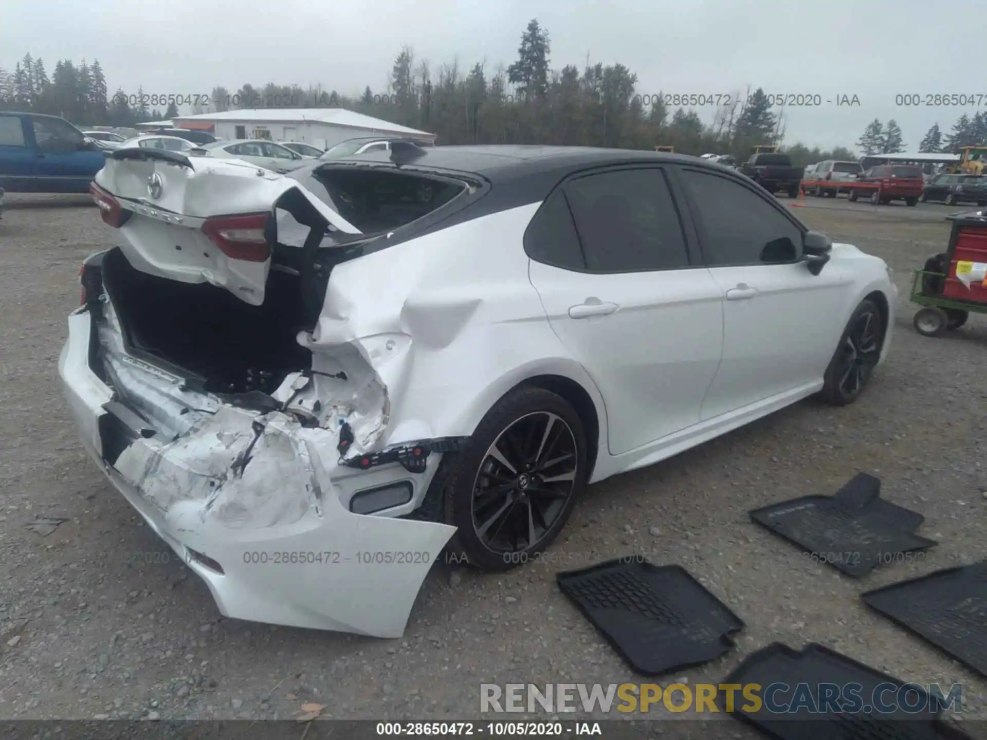 4 Photograph of a damaged car 4T1B61HK6KU174102 TOYOTA CAMRY 2019