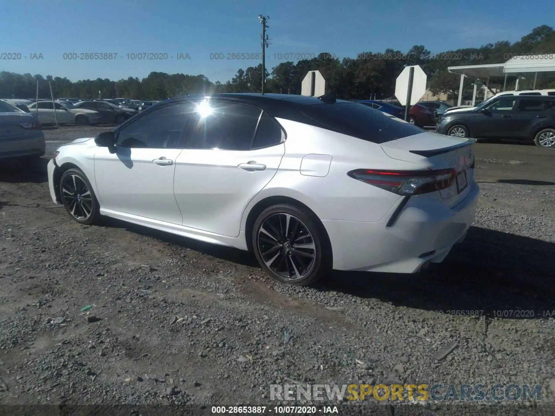 3 Photograph of a damaged car 4T1B61HK6KU180482 TOYOTA CAMRY 2019