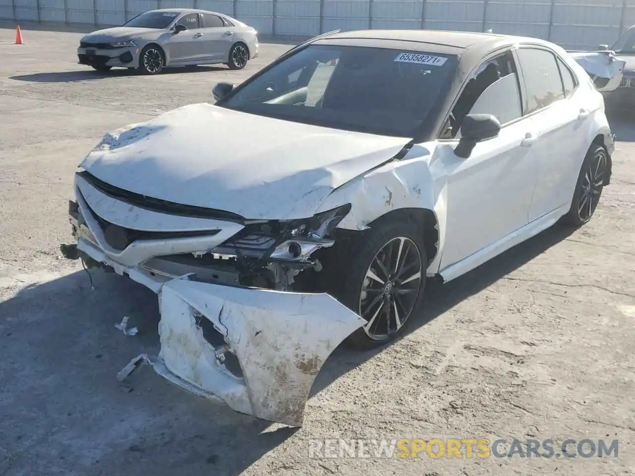 2 Photograph of a damaged car 4T1B61HK6KU180630 TOYOTA CAMRY 2019