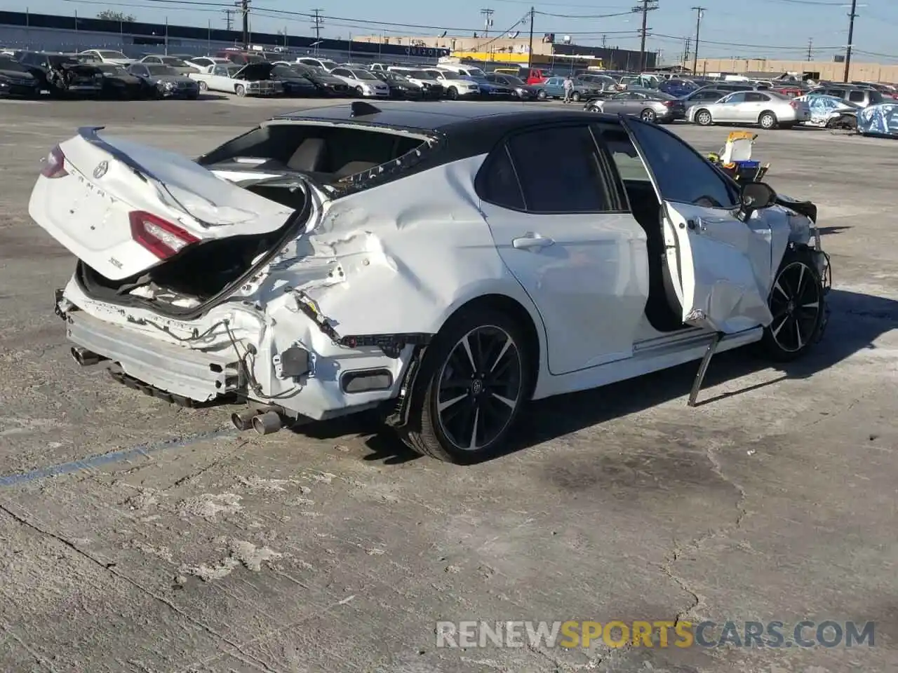 4 Photograph of a damaged car 4T1B61HK6KU180630 TOYOTA CAMRY 2019