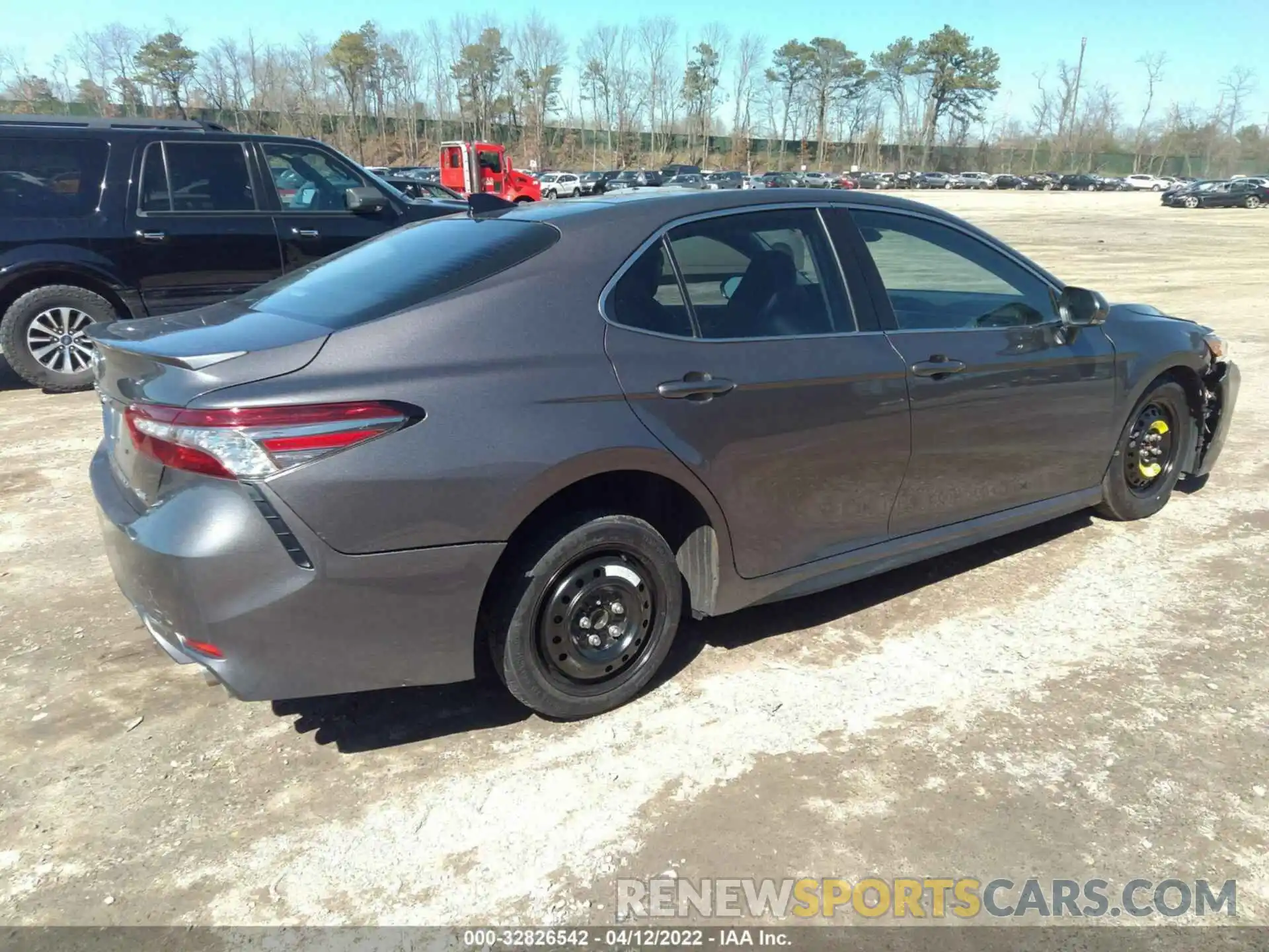 4 Photograph of a damaged car 4T1B61HK6KU183169 TOYOTA CAMRY 2019