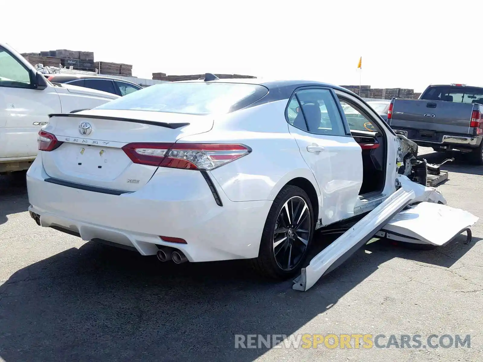 4 Photograph of a damaged car 4T1B61HK6KU188050 TOYOTA CAMRY 2019