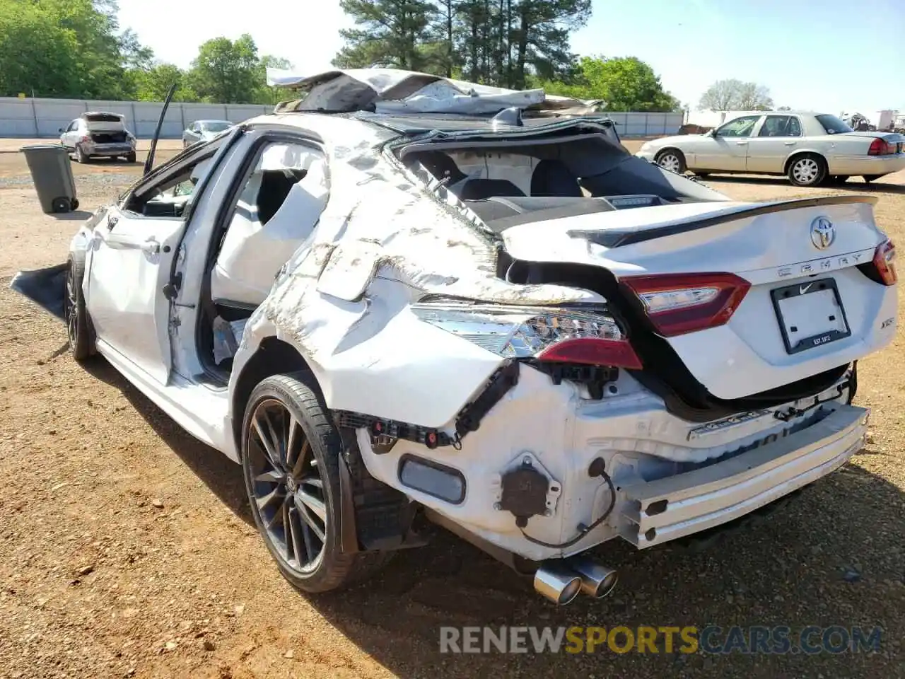 3 Photograph of a damaged car 4T1B61HK6KU197752 TOYOTA CAMRY 2019