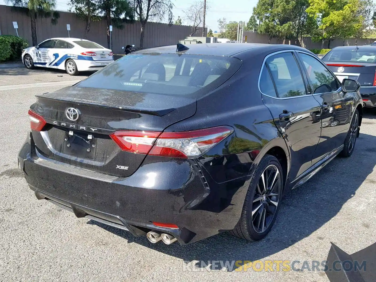 4 Photograph of a damaged car 4T1B61HK6KU198982 TOYOTA CAMRY 2019