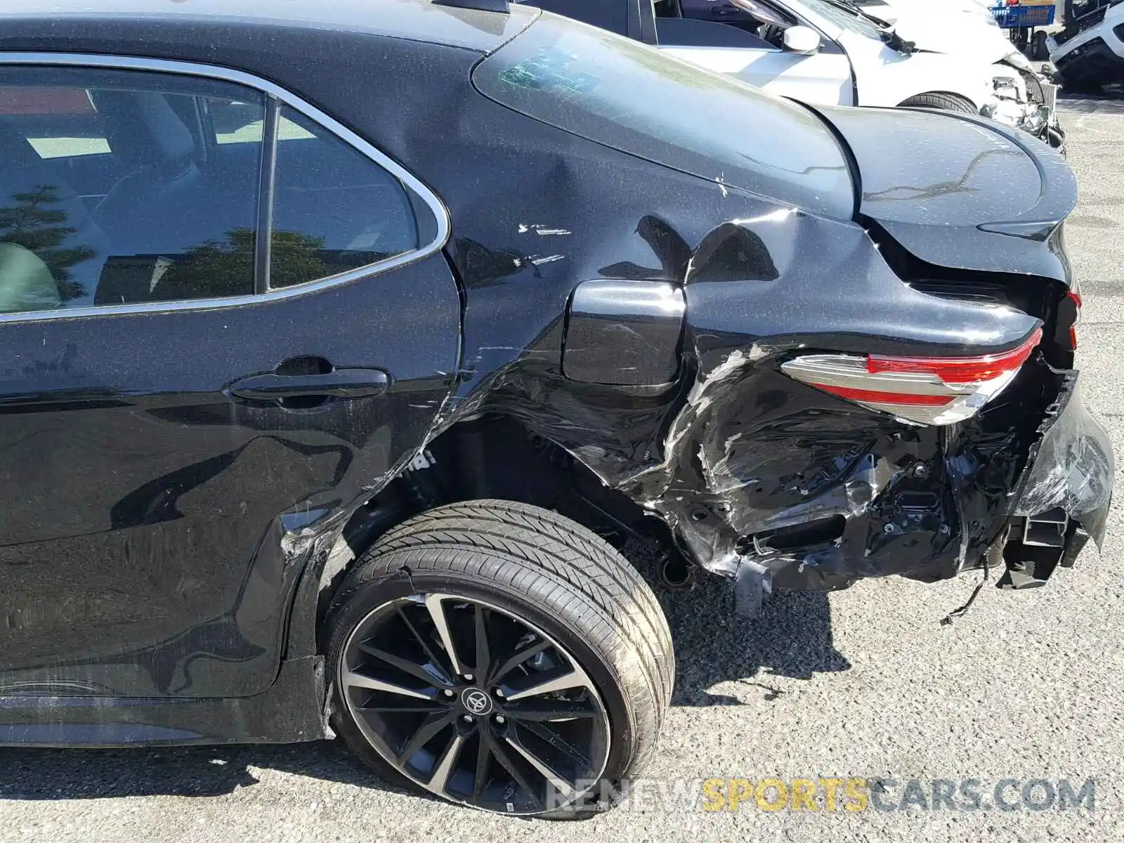 9 Photograph of a damaged car 4T1B61HK6KU198982 TOYOTA CAMRY 2019