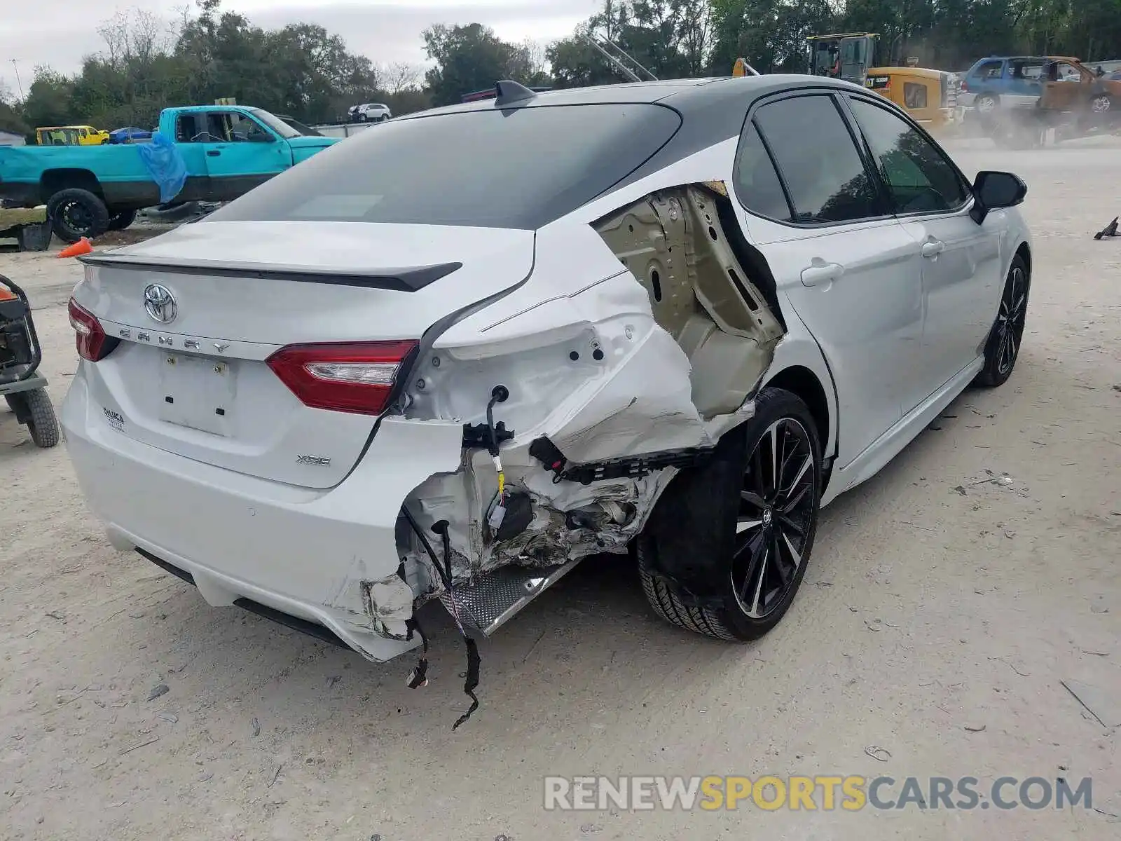 4 Photograph of a damaged car 4T1B61HK6KU200259 TOYOTA CAMRY 2019