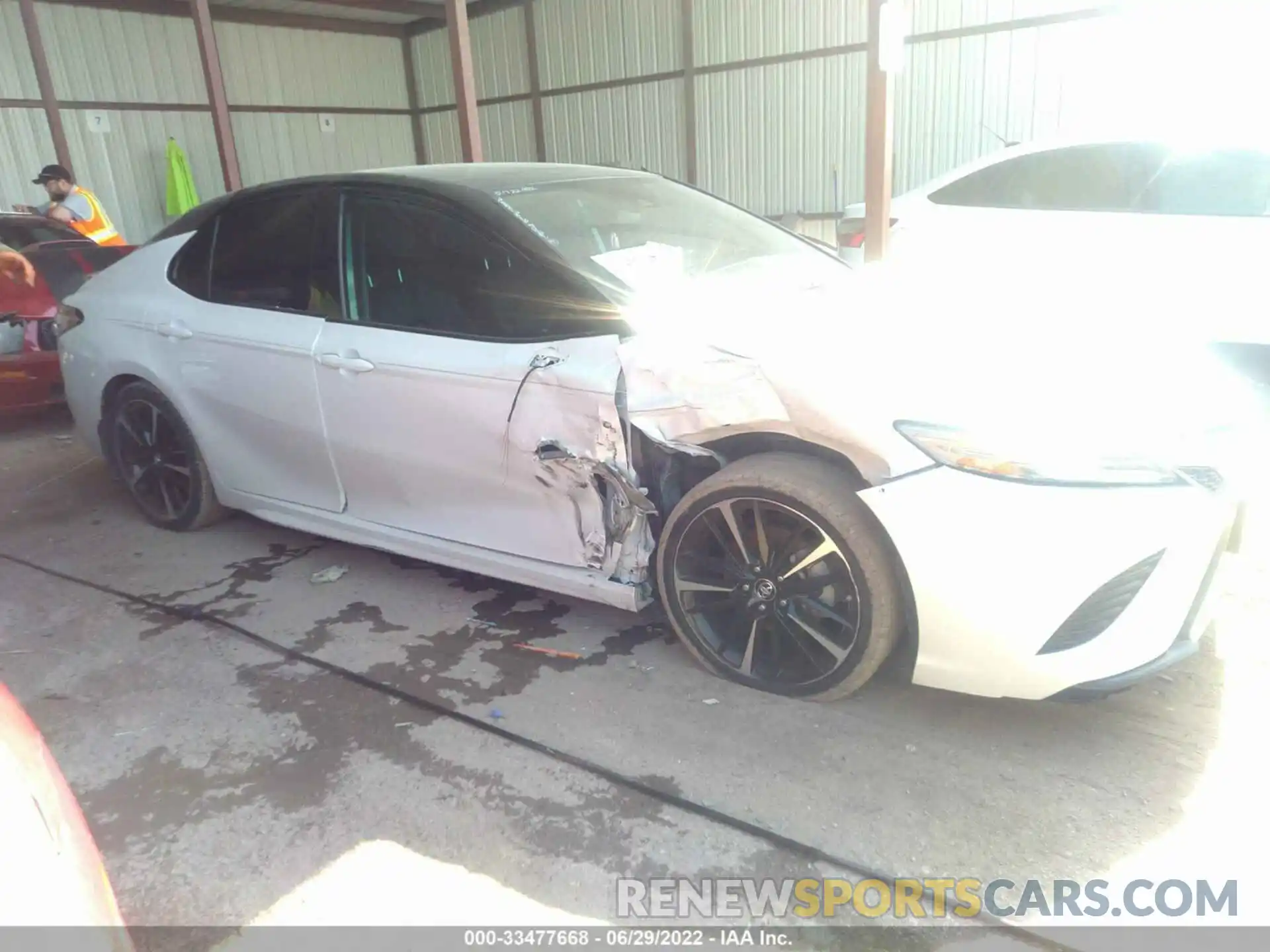 1 Photograph of a damaged car 4T1B61HK6KU202464 TOYOTA CAMRY 2019