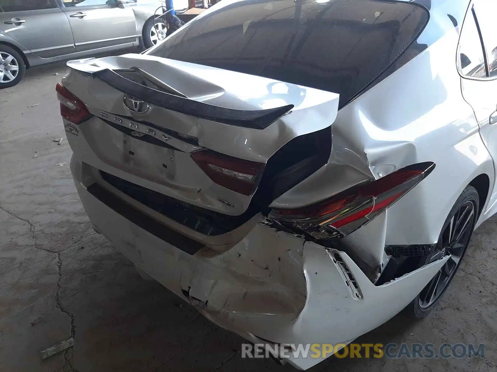 9 Photograph of a damaged car 4T1B61HK6KU213397 TOYOTA CAMRY 2019