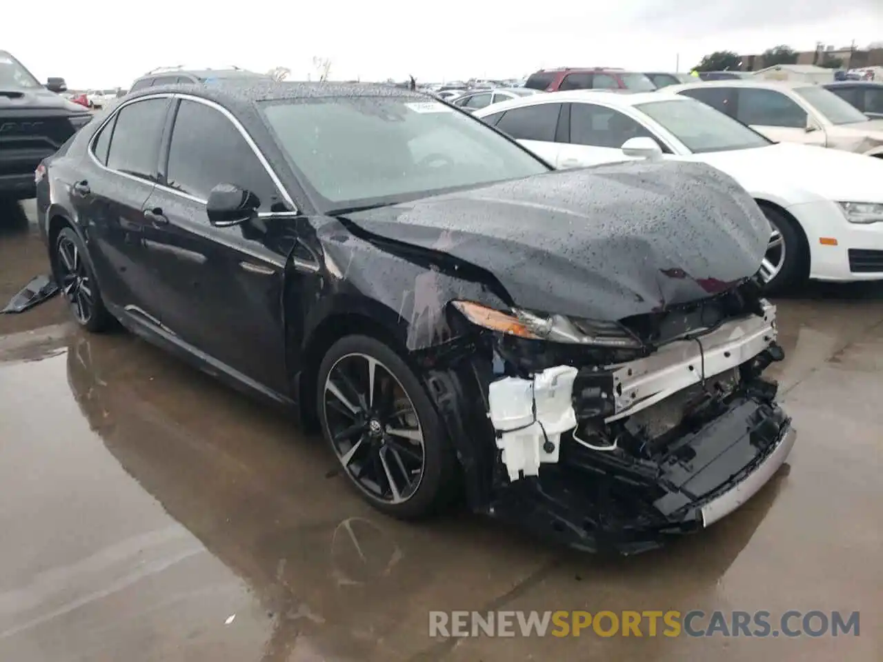 4 Photograph of a damaged car 4T1B61HK6KU217384 TOYOTA CAMRY 2019