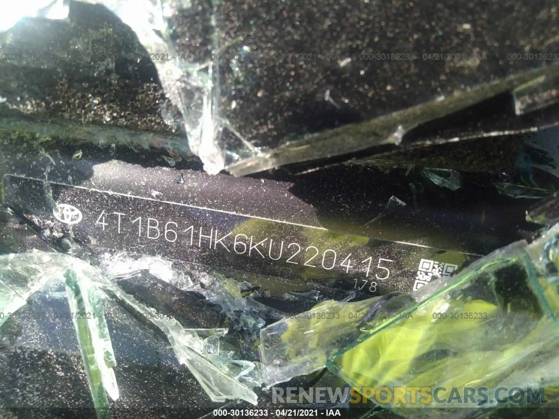 9 Photograph of a damaged car 4T1B61HK6KU220415 TOYOTA CAMRY 2019