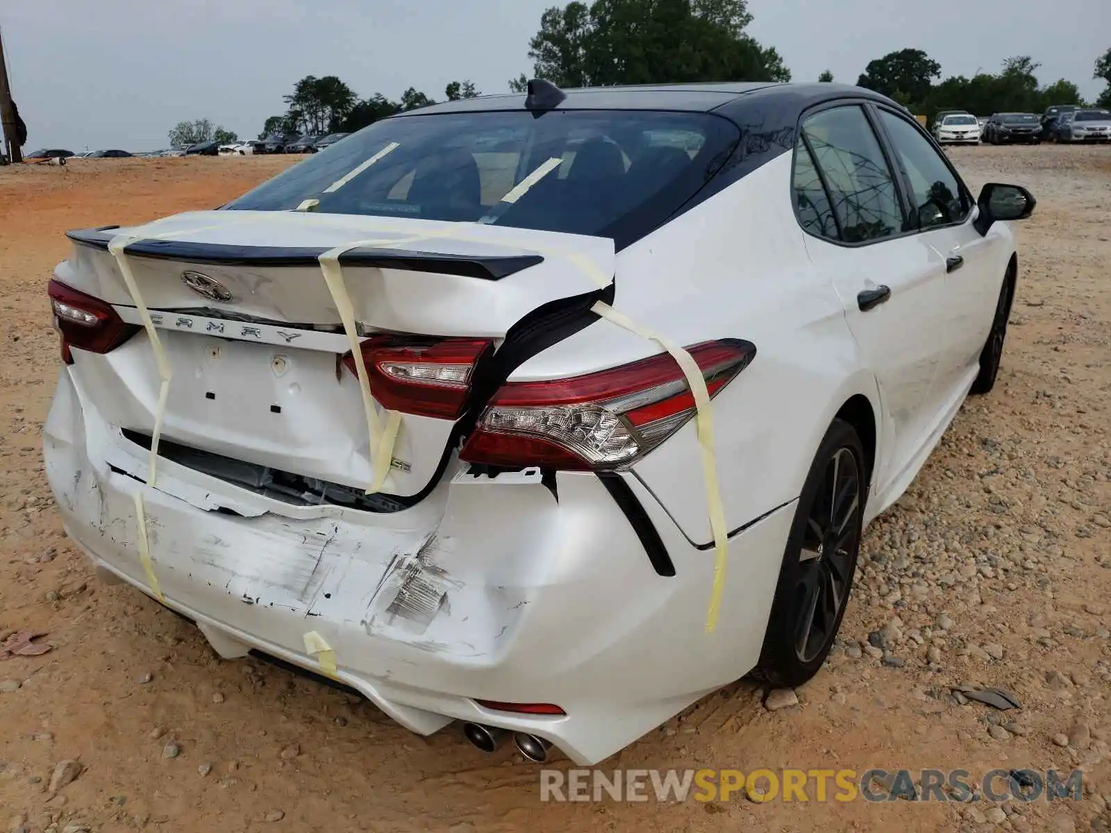 4 Photograph of a damaged car 4T1B61HK6KU220589 TOYOTA CAMRY 2019