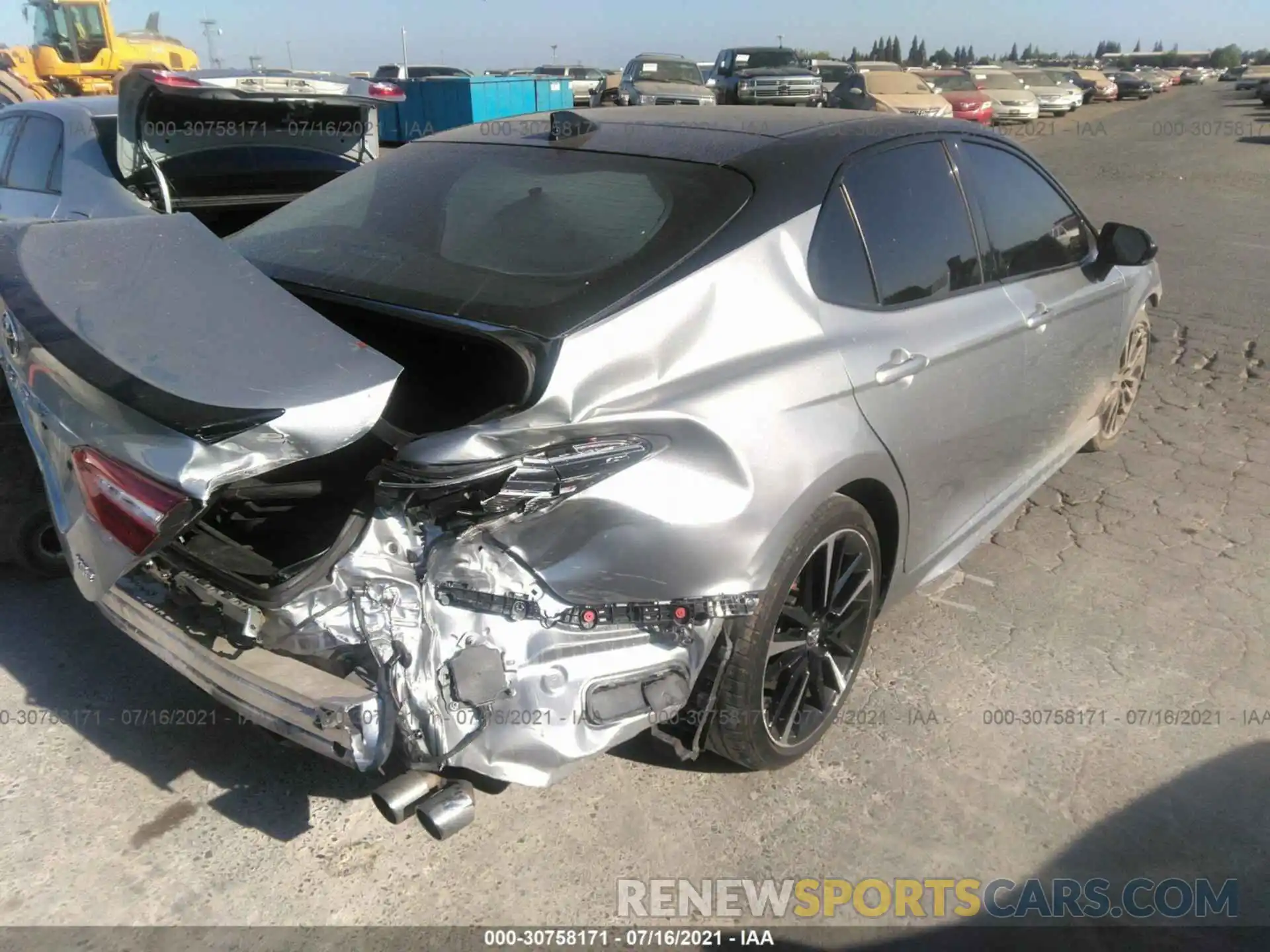 4 Photograph of a damaged car 4T1B61HK6KU245041 TOYOTA CAMRY 2019