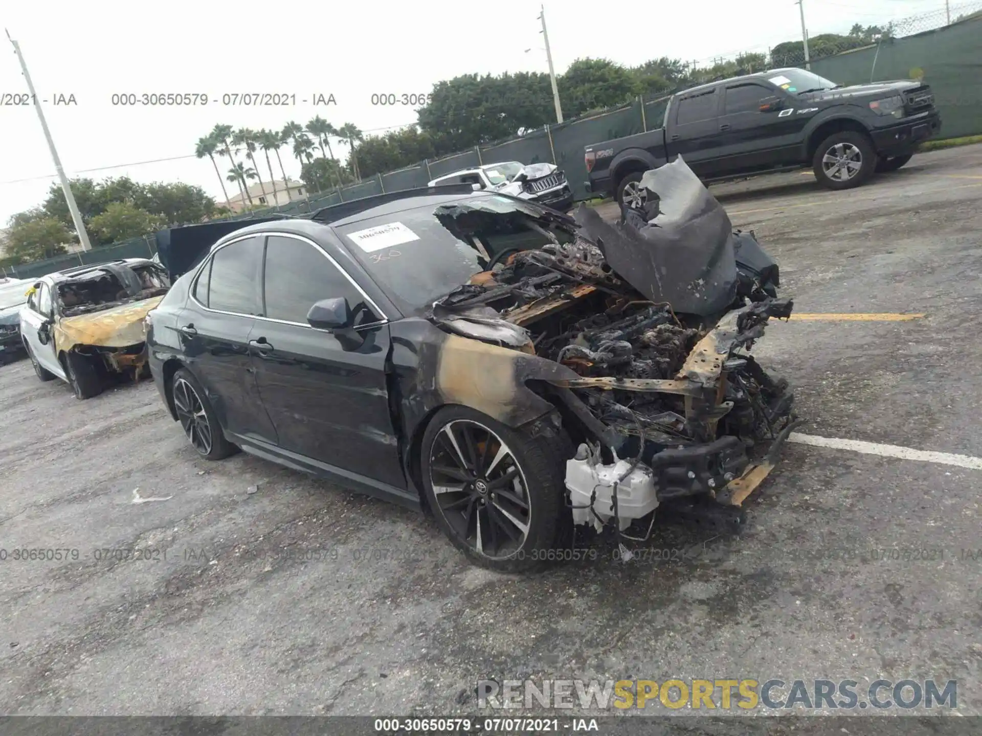 1 Photograph of a damaged car 4T1B61HK6KU246643 TOYOTA CAMRY 2019