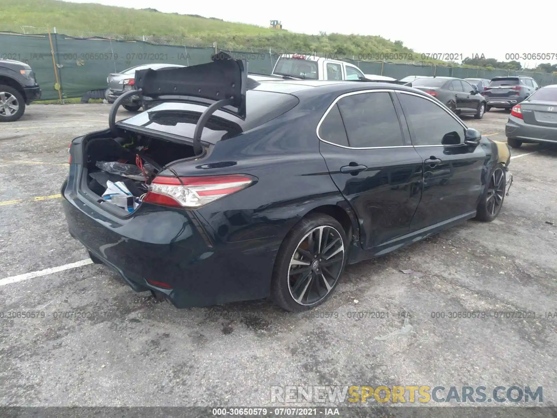 4 Photograph of a damaged car 4T1B61HK6KU246643 TOYOTA CAMRY 2019