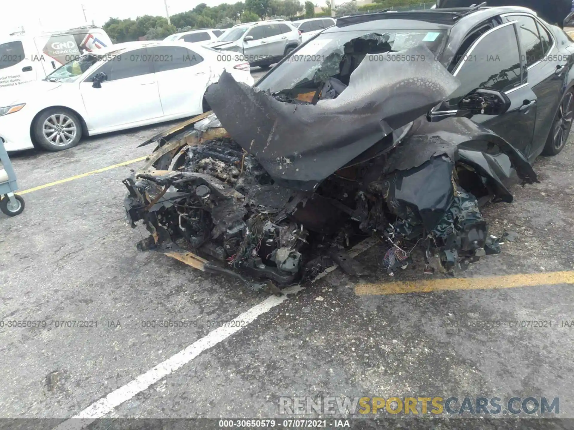 6 Photograph of a damaged car 4T1B61HK6KU246643 TOYOTA CAMRY 2019