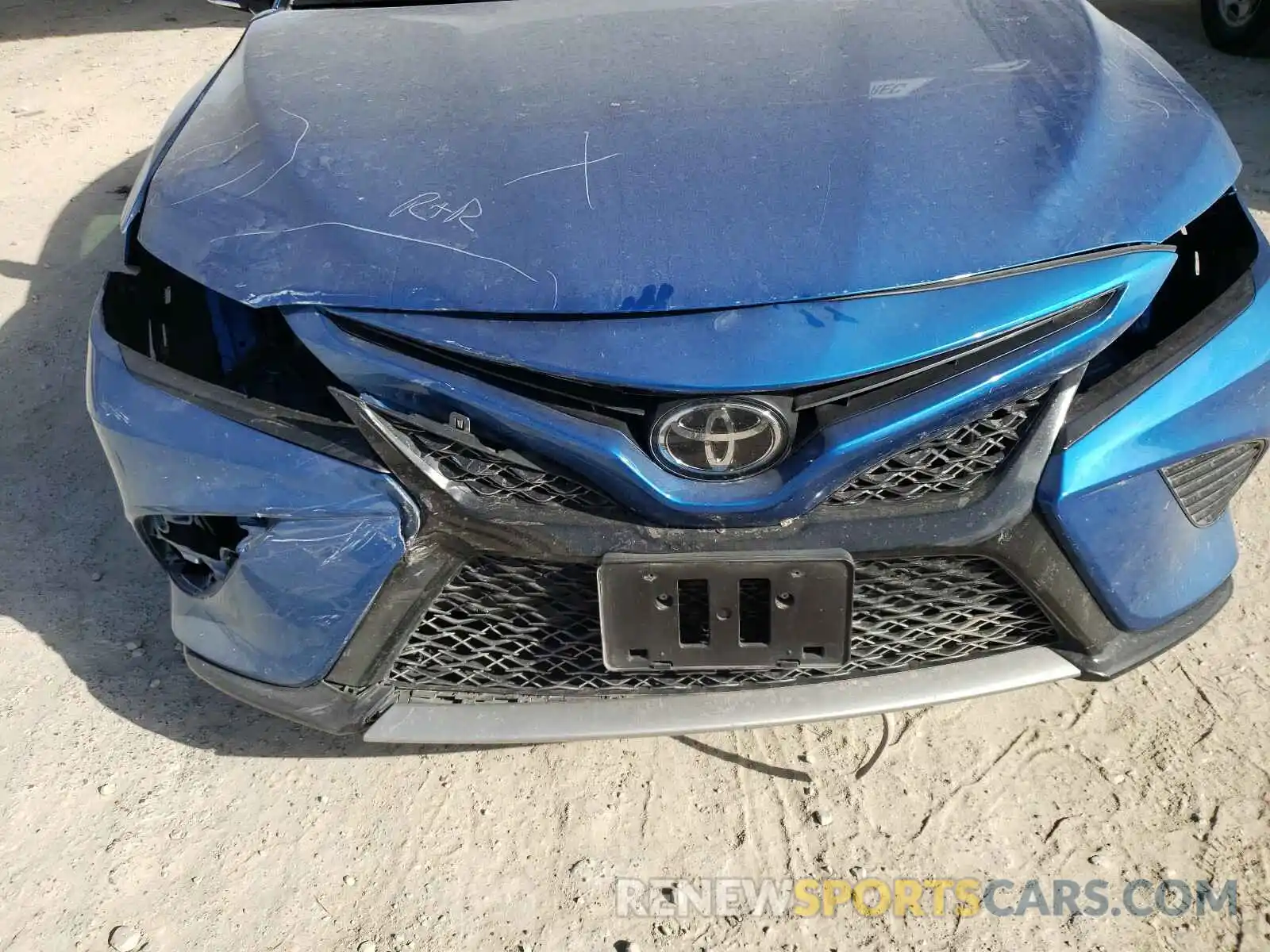 9 Photograph of a damaged car 4T1B61HK6KU260543 TOYOTA CAMRY 2019