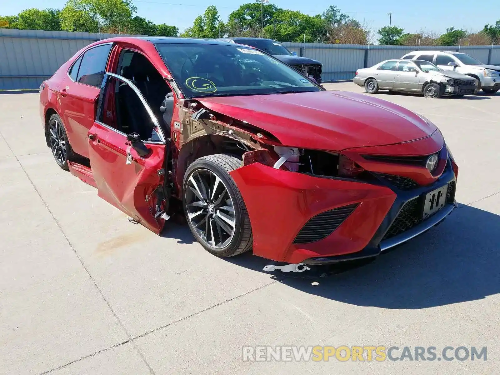 1 Photograph of a damaged car 4T1B61HK6KU270537 TOYOTA CAMRY 2019