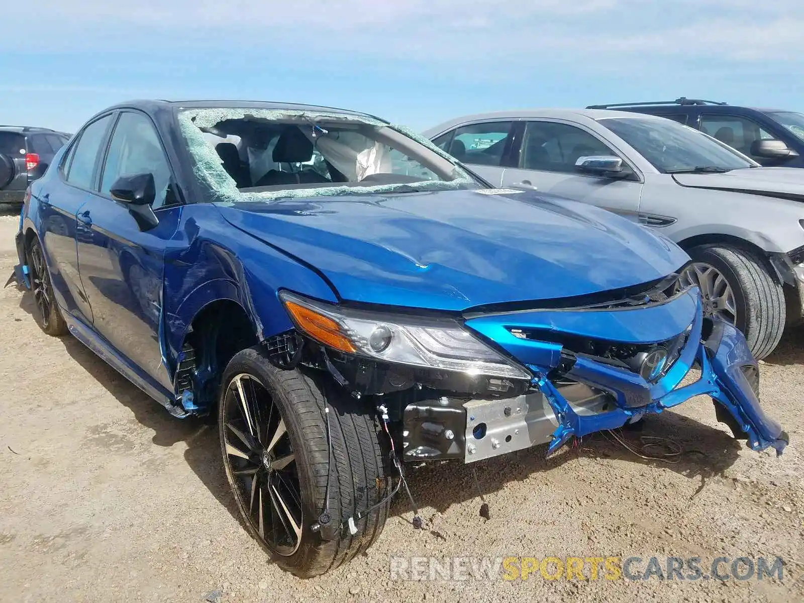 1 Photograph of a damaged car 4T1B61HK6KU277312 TOYOTA CAMRY 2019