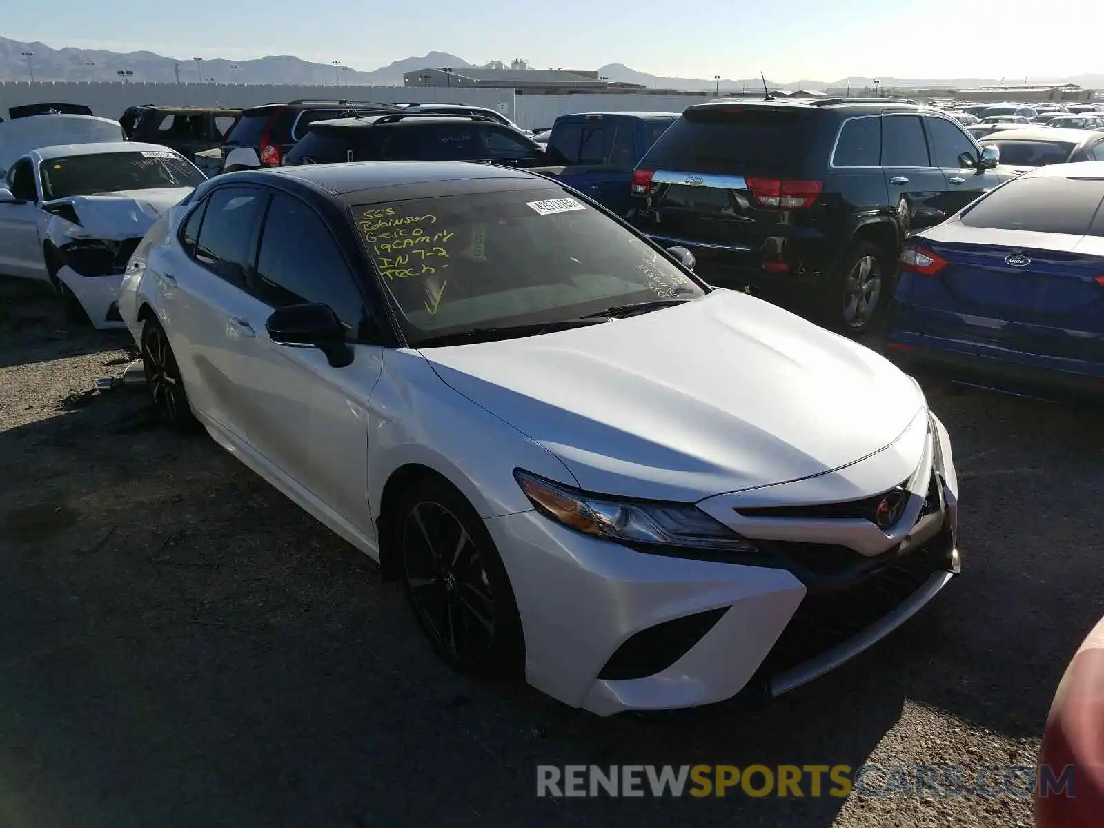 1 Photograph of a damaged car 4T1B61HK6KU280548 TOYOTA CAMRY 2019