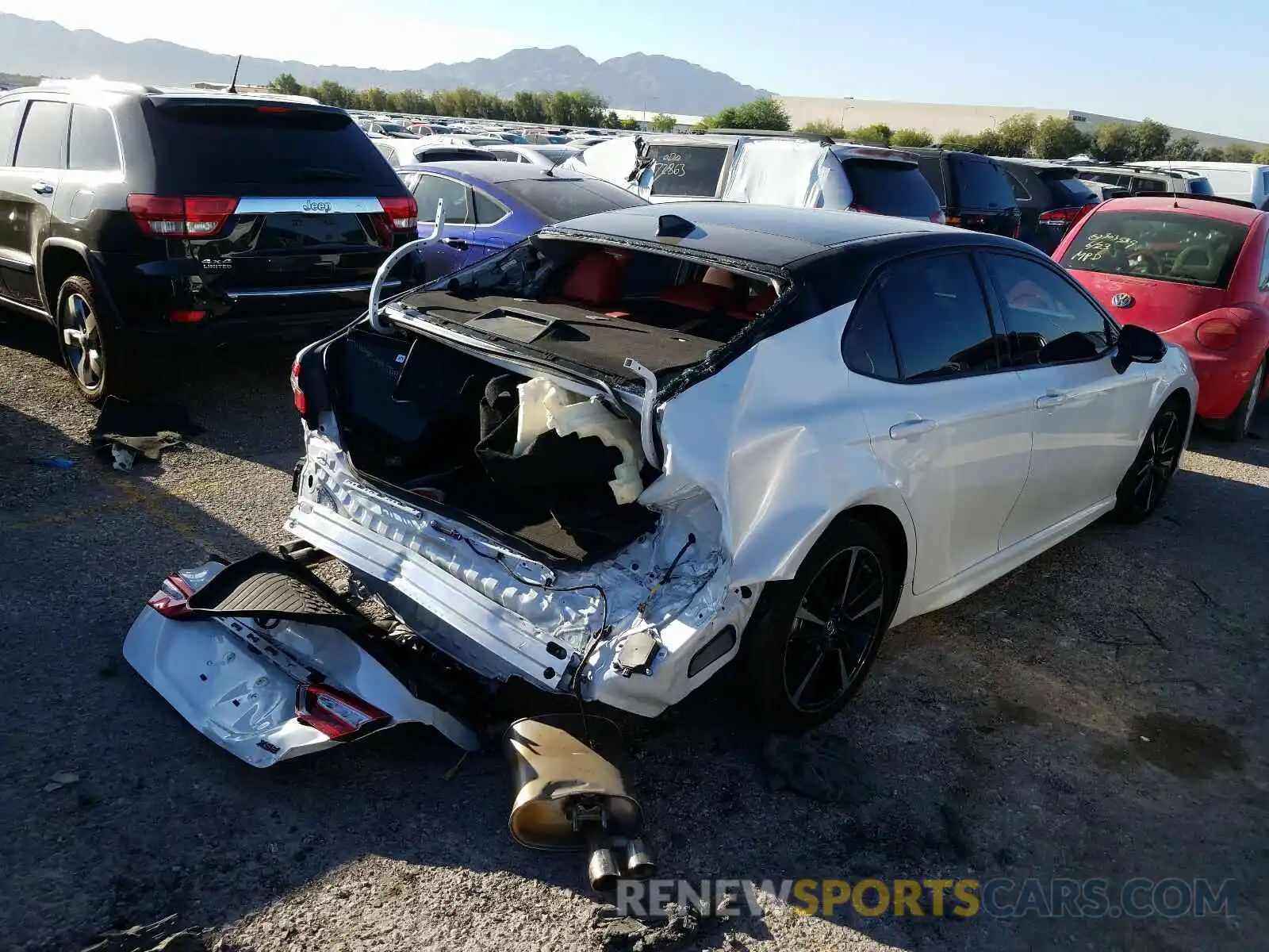 4 Photograph of a damaged car 4T1B61HK6KU280548 TOYOTA CAMRY 2019