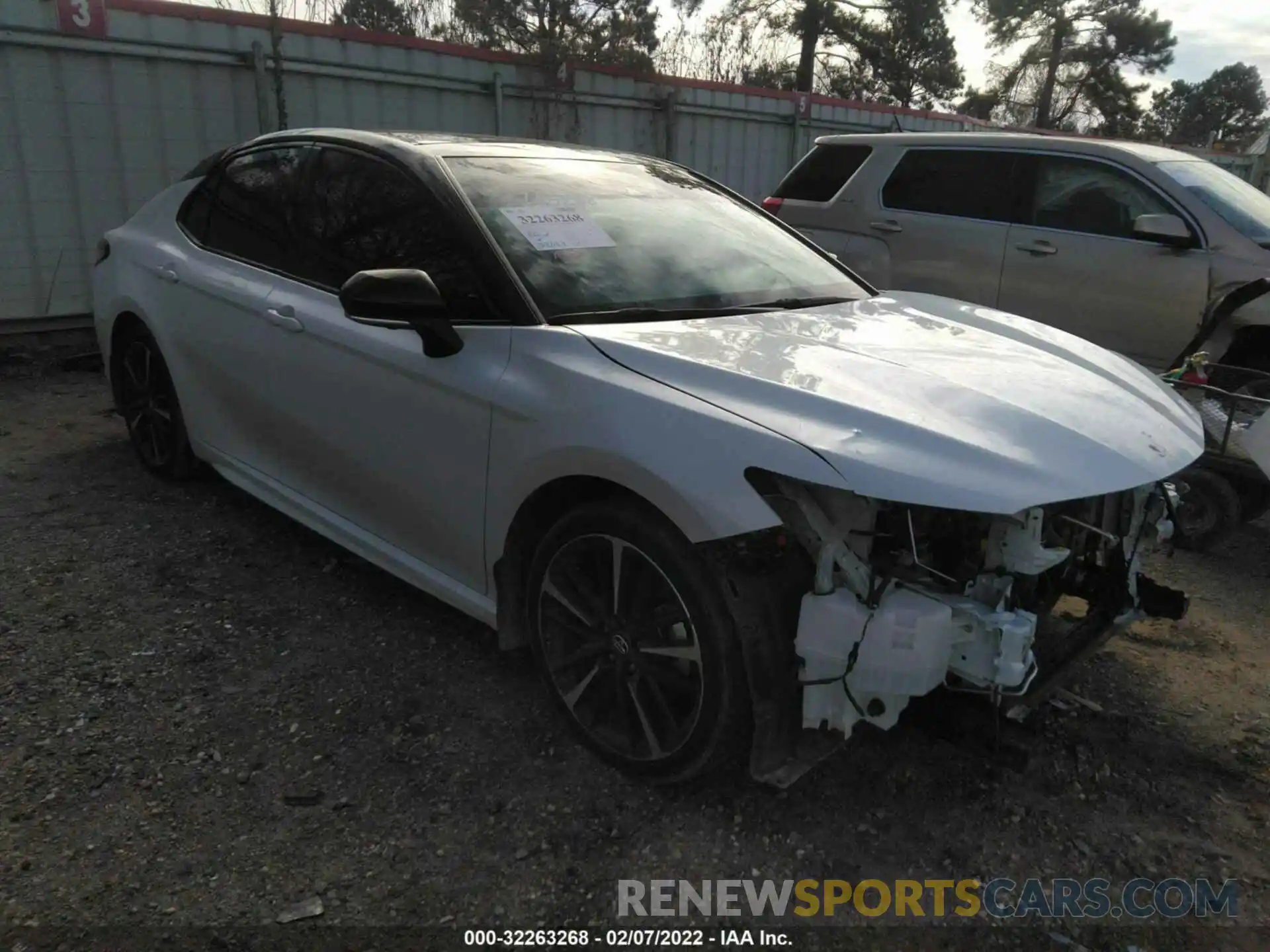 1 Photograph of a damaged car 4T1B61HK6KU282008 TOYOTA CAMRY 2019