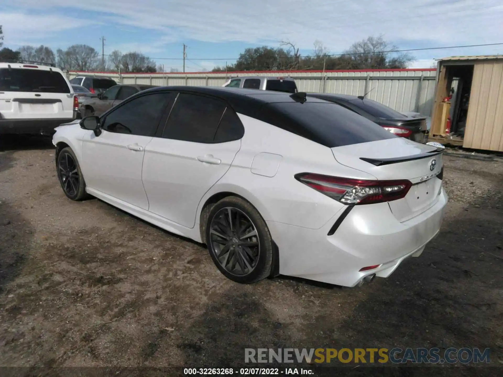 3 Photograph of a damaged car 4T1B61HK6KU282008 TOYOTA CAMRY 2019