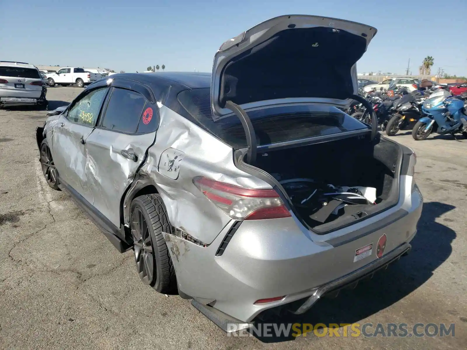 3 Photograph of a damaged car 4T1B61HK6KU282140 TOYOTA CAMRY 2019
