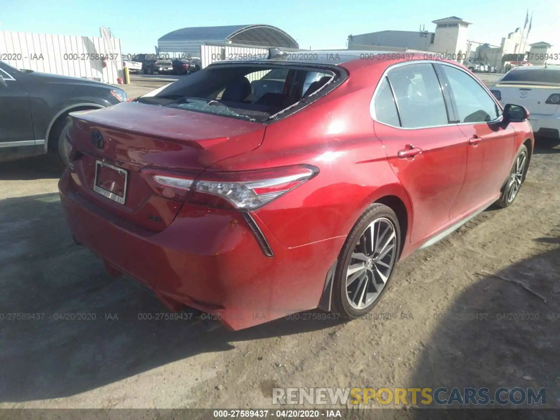 4 Photograph of a damaged car 4T1B61HK6KU285524 TOYOTA CAMRY 2019