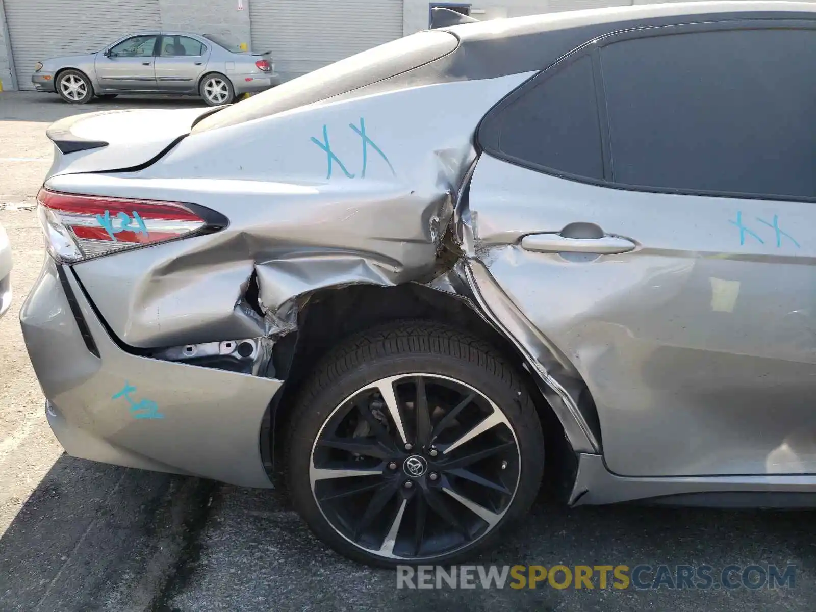 9 Photograph of a damaged car 4T1B61HK6KU285698 TOYOTA CAMRY 2019