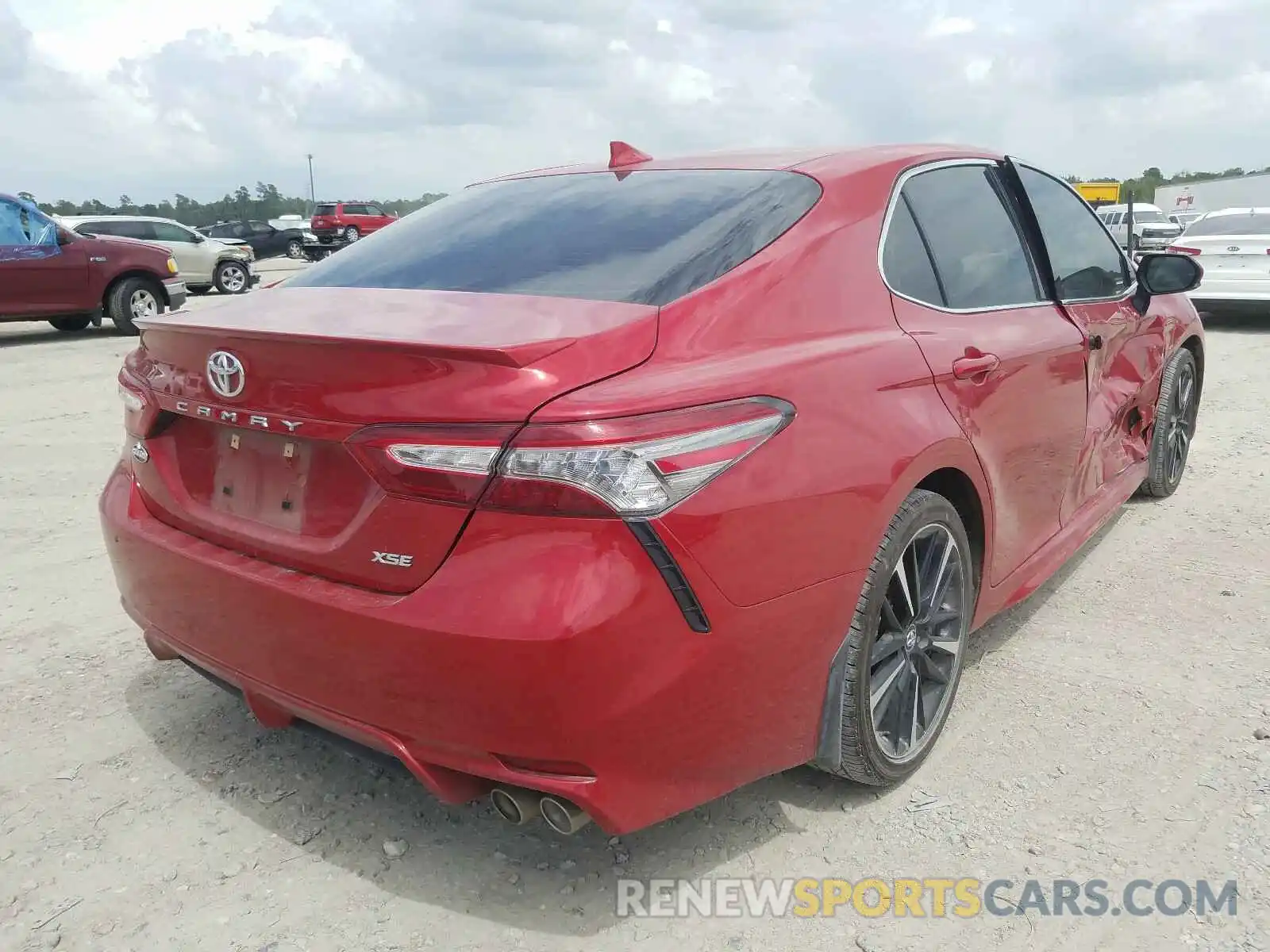 4 Photograph of a damaged car 4T1B61HK6KU285846 TOYOTA CAMRY 2019