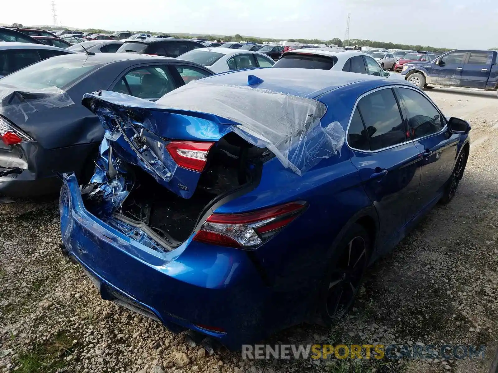 4 Photograph of a damaged car 4T1B61HK6KU287032 TOYOTA CAMRY 2019