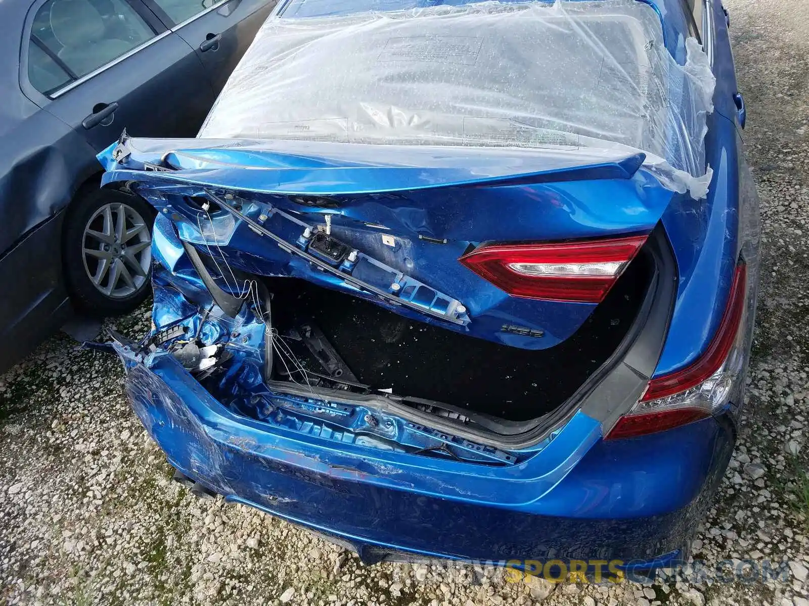 9 Photograph of a damaged car 4T1B61HK6KU287032 TOYOTA CAMRY 2019