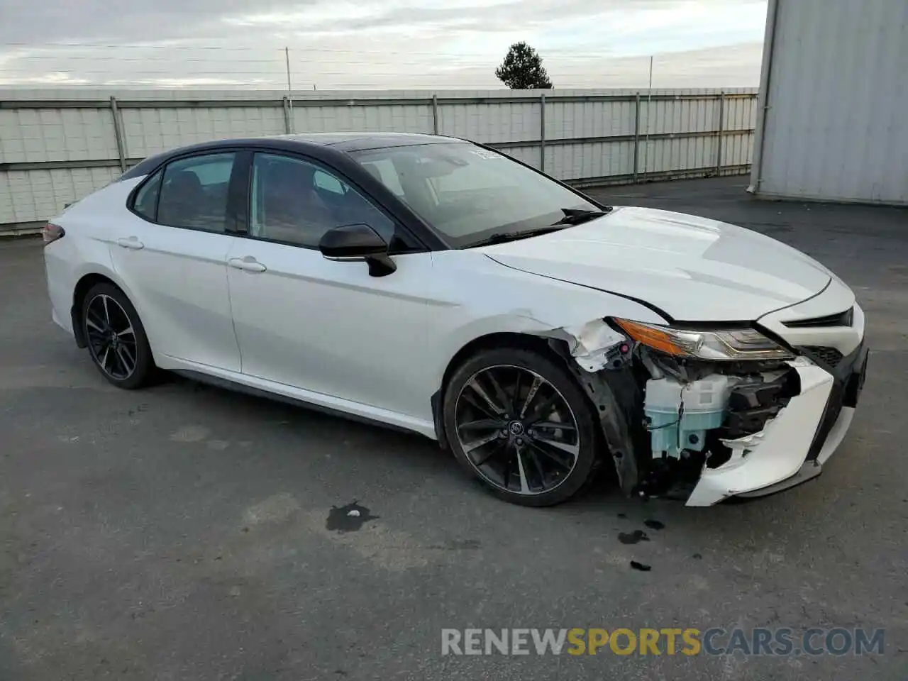 4 Photograph of a damaged car 4T1B61HK6KU295597 TOYOTA CAMRY 2019