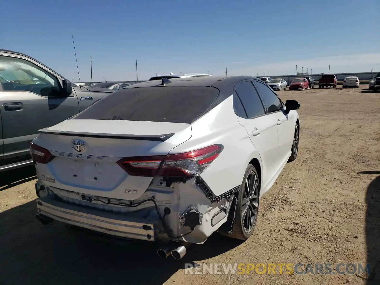 4 Photograph of a damaged car 4T1B61HK6KU295714 TOYOTA CAMRY 2019