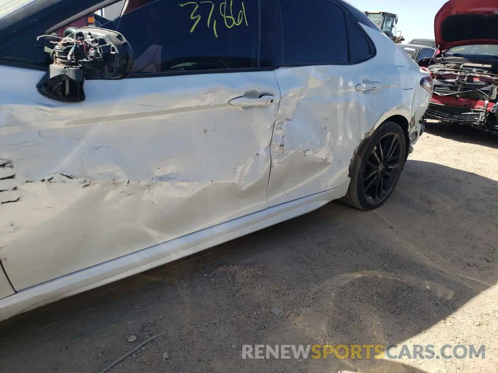 9 Photograph of a damaged car 4T1B61HK6KU295714 TOYOTA CAMRY 2019