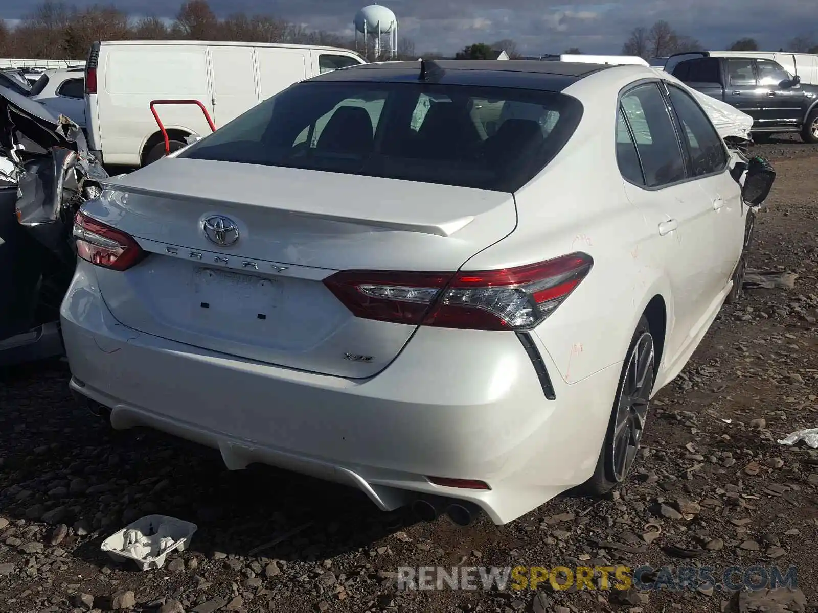 4 Photograph of a damaged car 4T1B61HK6KU685308 TOYOTA CAMRY 2019