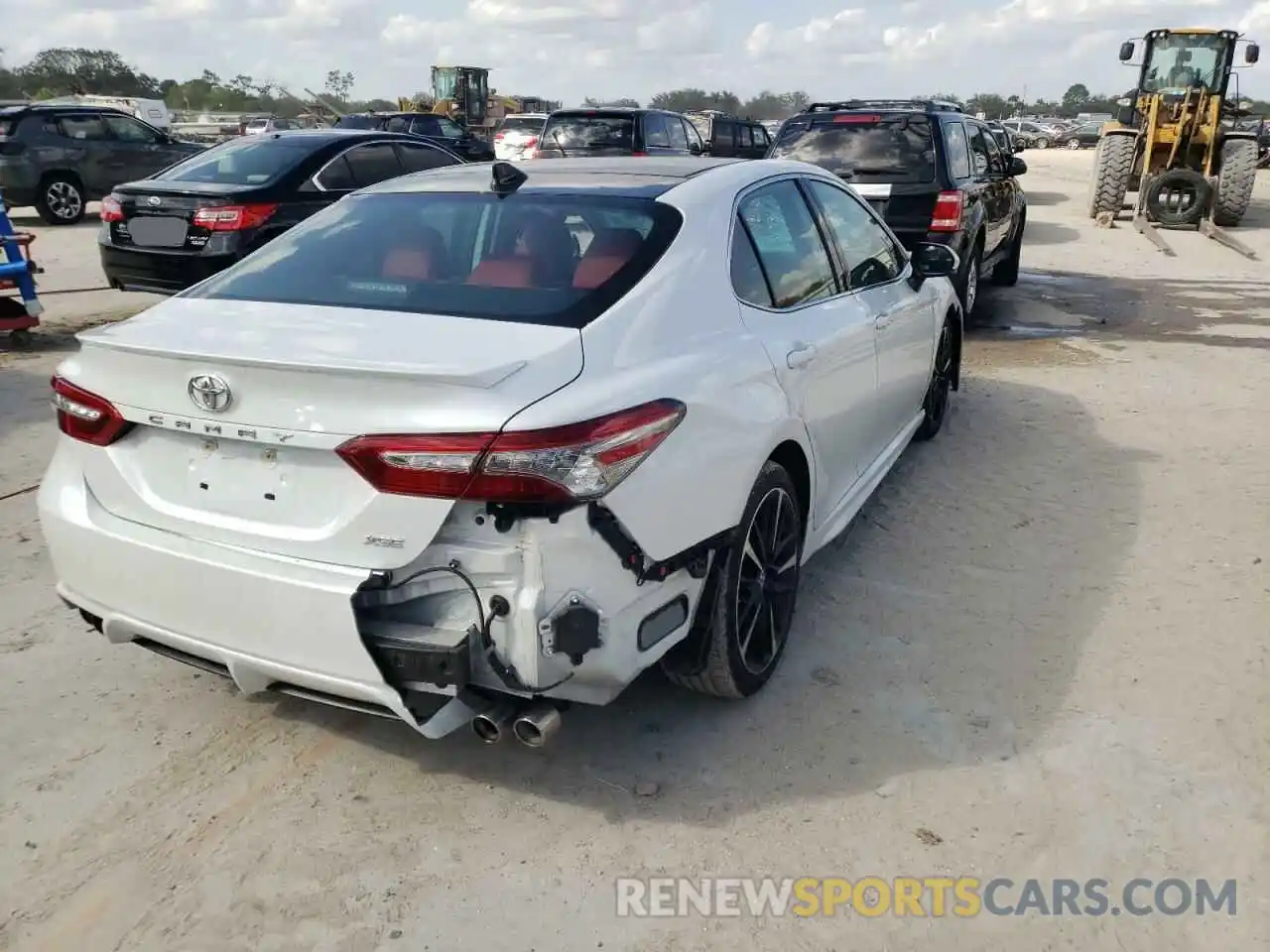 4 Photograph of a damaged car 4T1B61HK6KU696387 TOYOTA CAMRY 2019