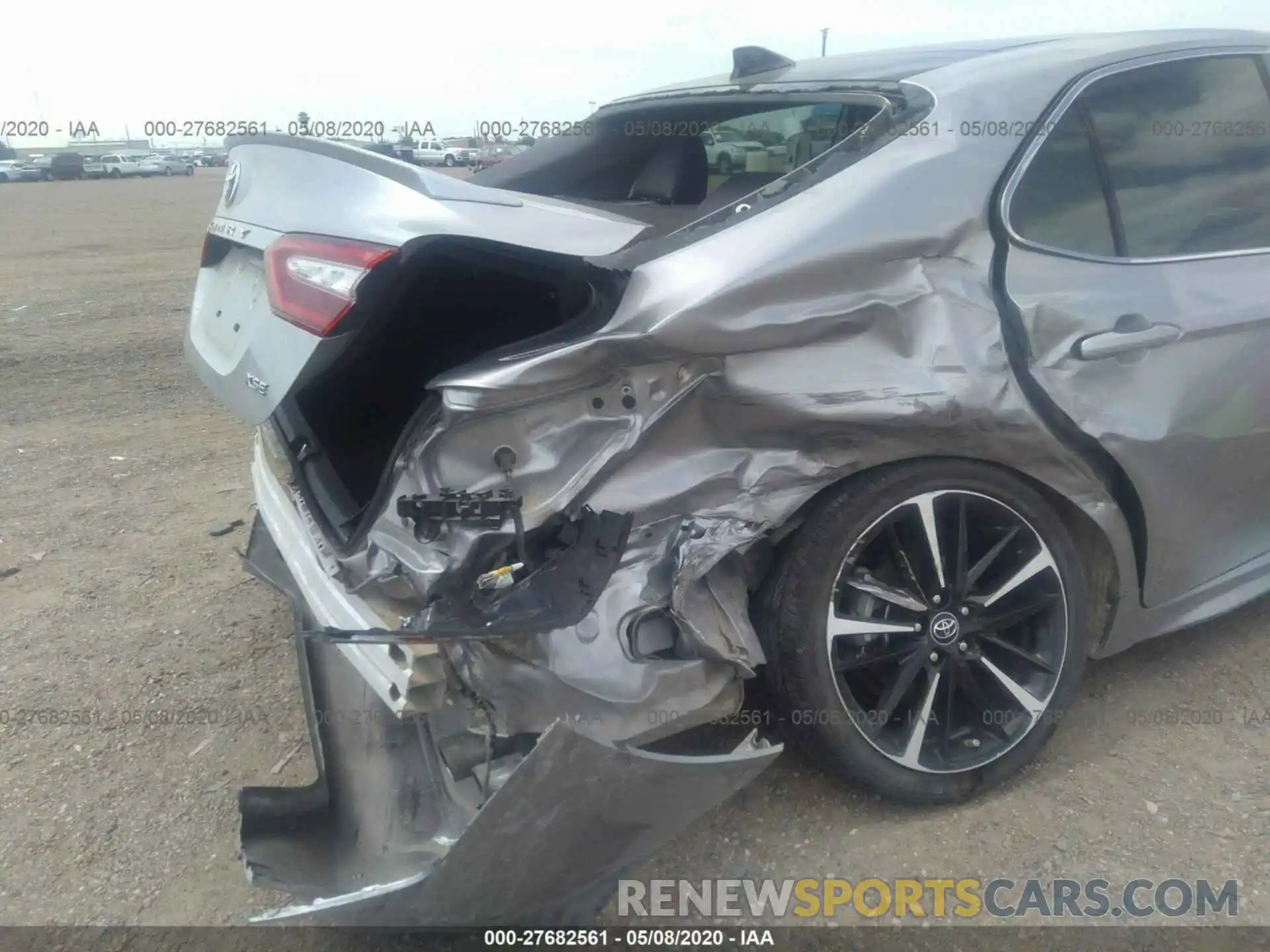 6 Photograph of a damaged car 4T1B61HK6KU699208 TOYOTA CAMRY 2019