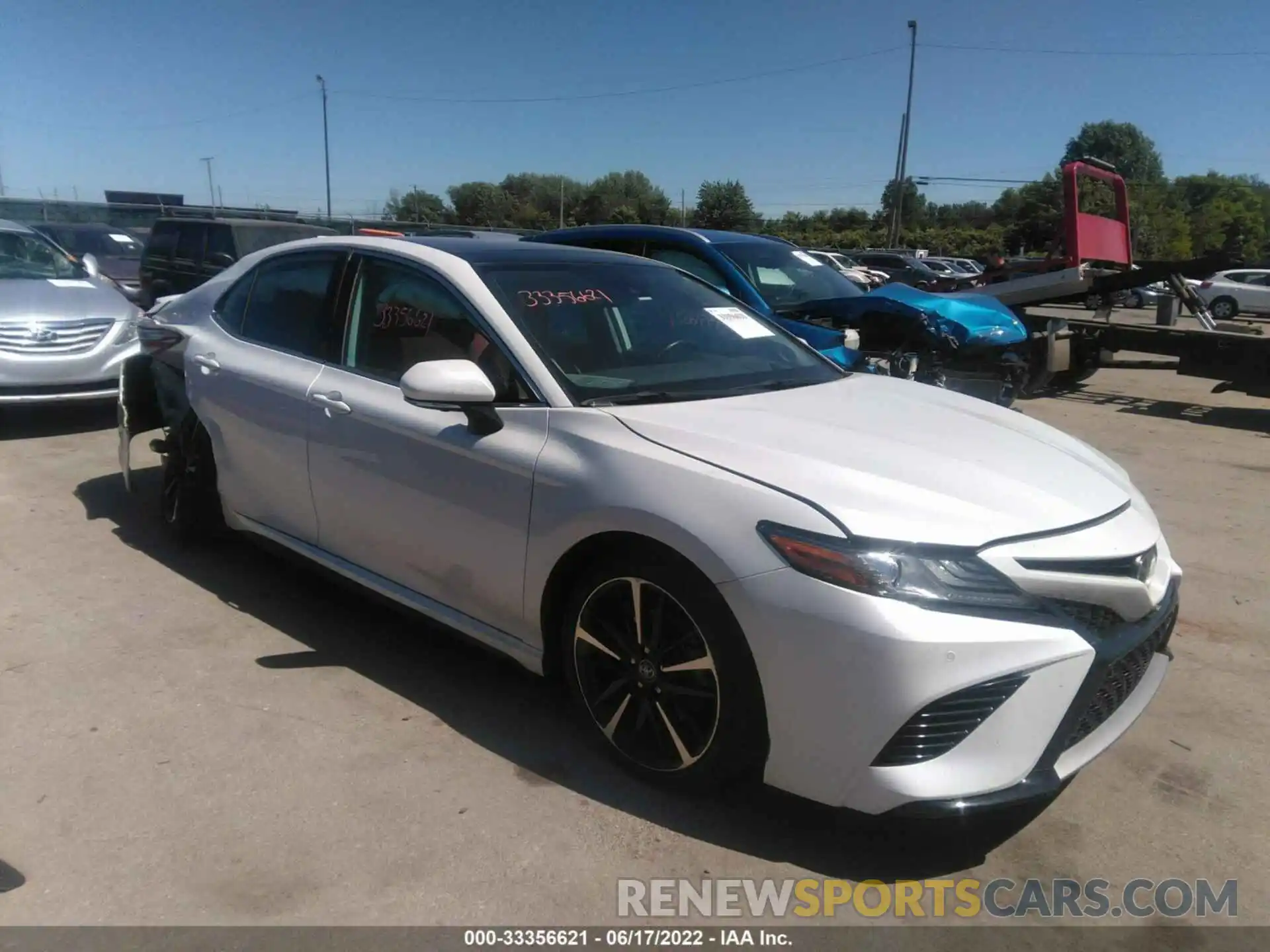 1 Photograph of a damaged car 4T1B61HK6KU705041 TOYOTA CAMRY 2019