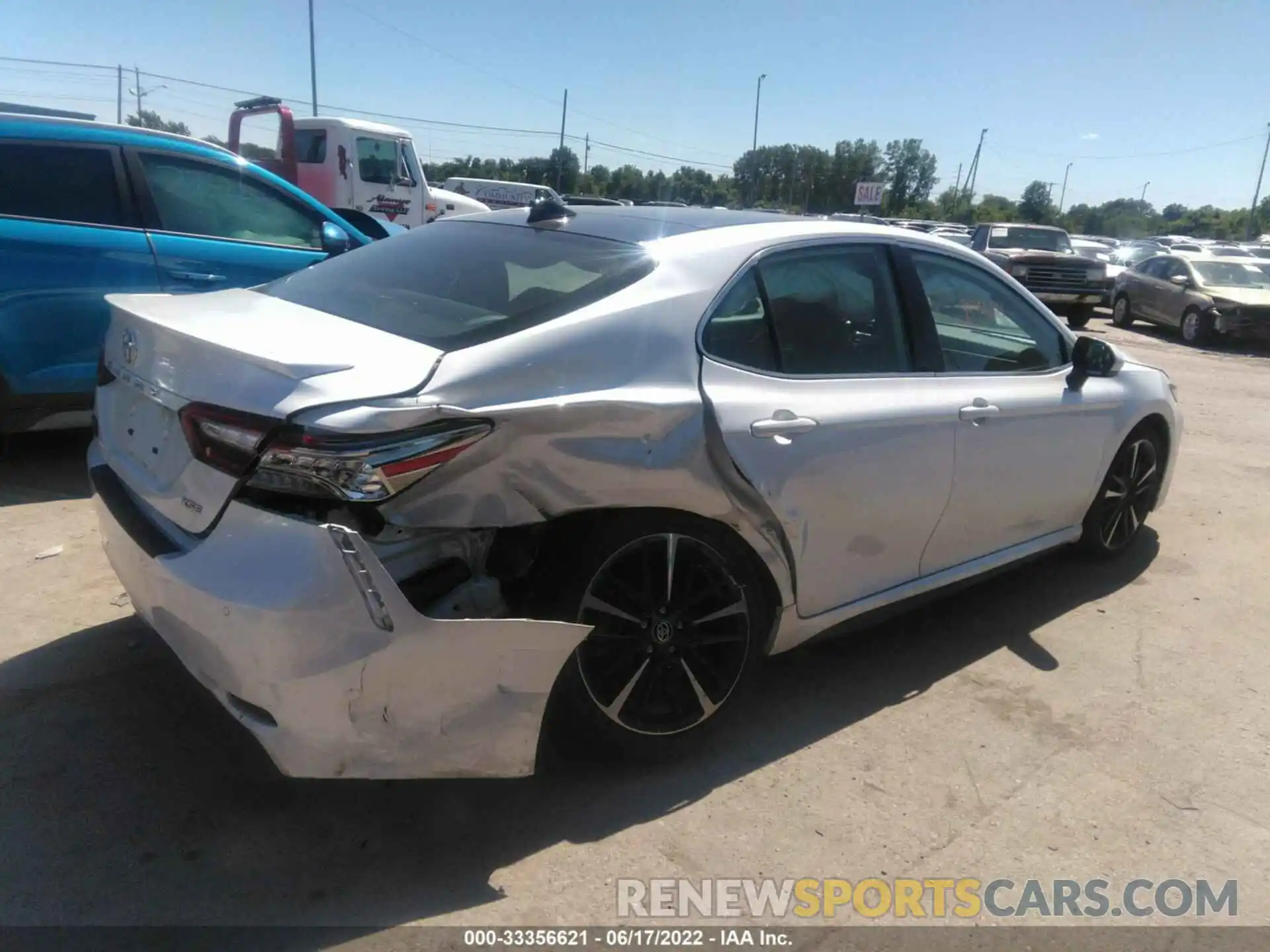 4 Photograph of a damaged car 4T1B61HK6KU705041 TOYOTA CAMRY 2019